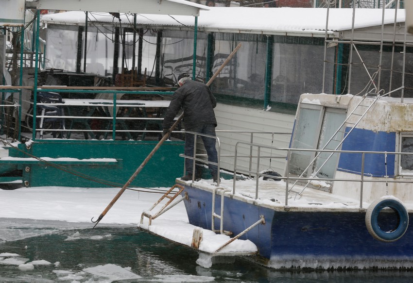 U rukavcu kod VRO svi rade na razbijanju leda