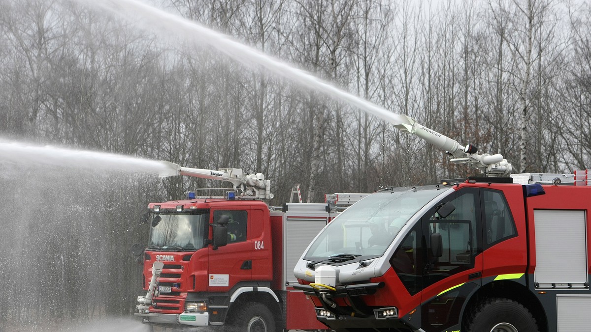 20 ciężkich samochodów ratownictwa technicznego i ratowniczo-gaśniczych dostali strażacy z pięciu województw z południowej Polski. Kupiony za unijne środki sprzęt będzie wykorzystywany do ratownictwa drogowego. Cztery samochody trafiły do województwa śląskiego.