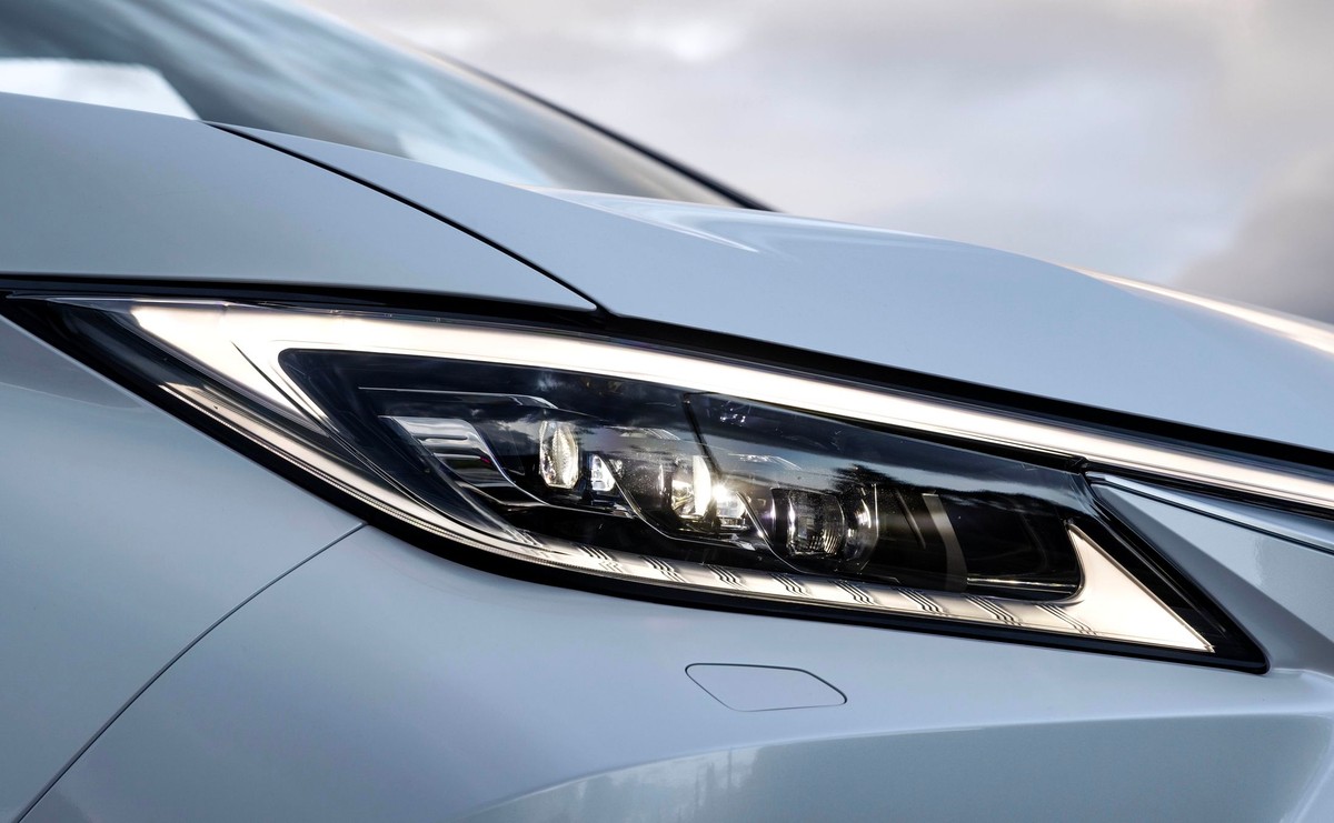 Lexus LM 350h