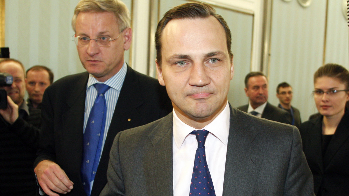 Szef MSZ Radosław Sikorski powiedział, że być może w czwartek razem z szefem rosyjskiej dyplomacji Siergiejem Ławrowem ustali, jakie umowy zostaną podpisane podczas wizyty w Polsce prezydenta Dimitrija Miedwiediewa.