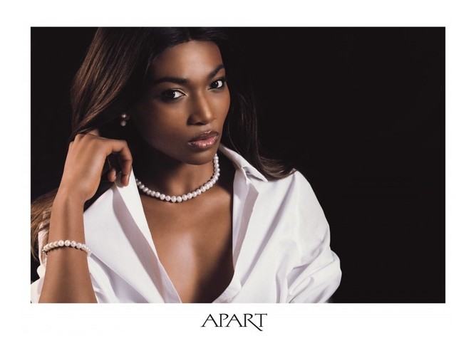 Osi Ugonoh w sesji Apart