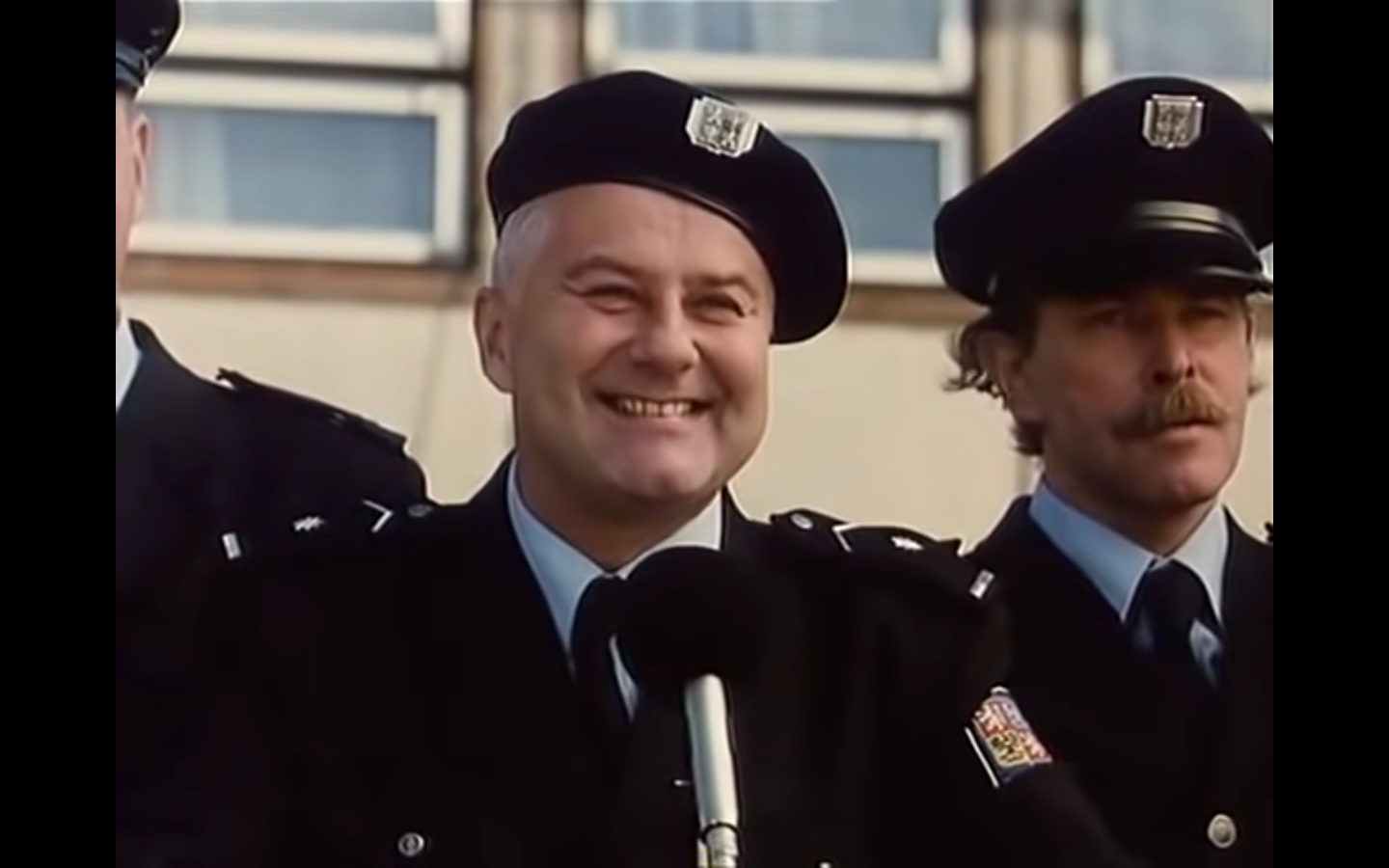 Zosnulý český herec Ladislav Potměšil v úlohe majora Maisnera. 