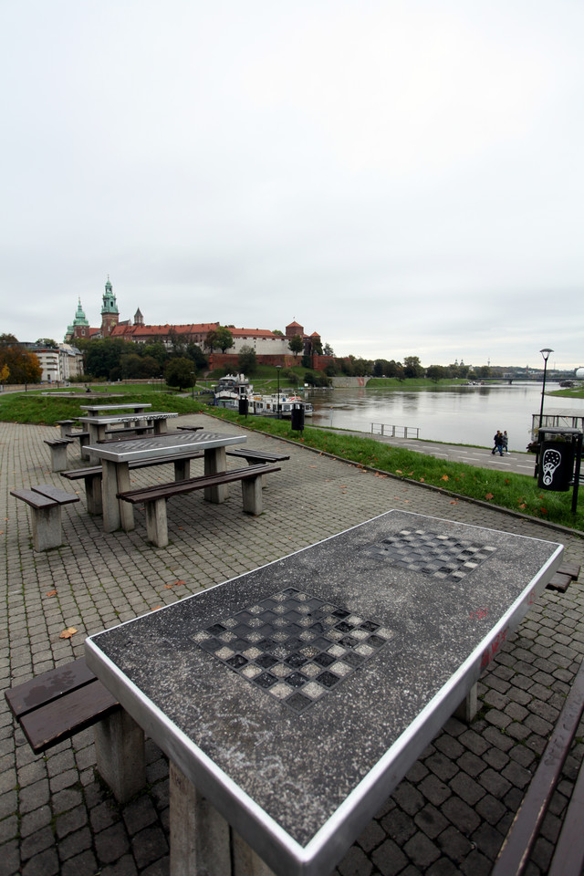 Kraków w czerwonej strefie. Niedzielny poranek