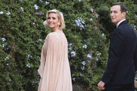 Ivanka Tramp obukla MINIĆ koji skoro da ništa ne prekriva: Na SVADBI BRATA menjala haljine kao na traci, a onda se SKINULA U KUPAĆI