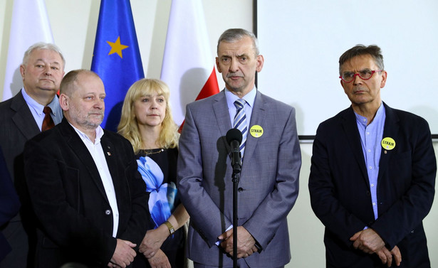 Rozmowy ostatniej szansy w niedzielny wieczór. Szydło: Rząd jest gotów podpisać porozumienie