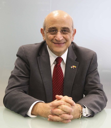 <strong>8. Germán Efromovich - 3,03 mld złotych</strong>
<br><br>To brazylijski inżynier mechanik polsko-żydowskiego pochodzenia. Germán Efromovich znany jest przede wszystkim jako założyciel Synergu Group i właściciel linii lotniczych Avianca i TACA. Z majątkiem uplasował się na 8 miejscu w rankingu. <br><br>