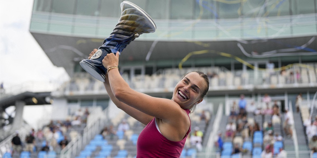 Aryna Sabalenka odrabia straty do Igi Świątek. 