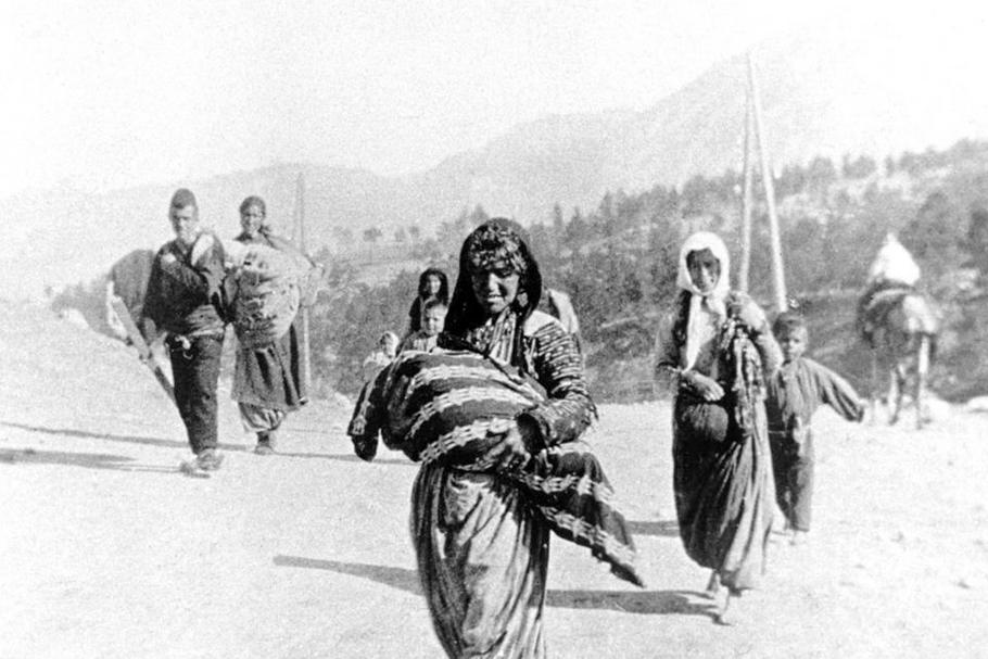 Turkey / Armenia: Armenian refugees fleeing Turkish persecution, c. 1915