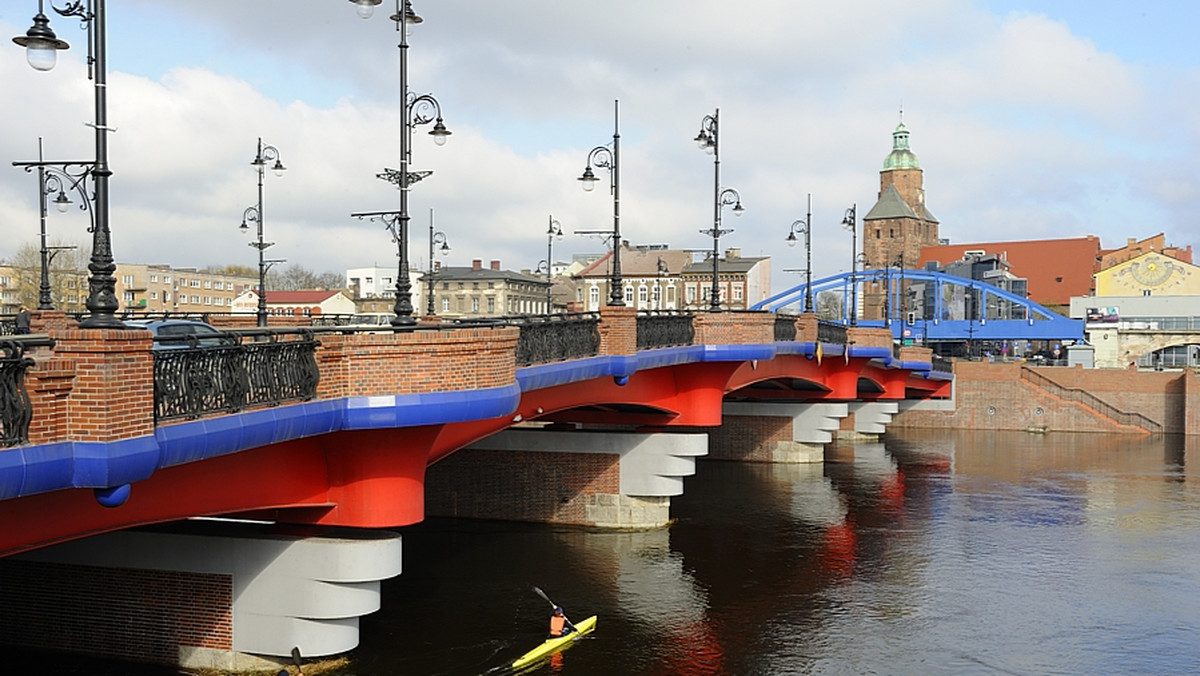 W Filharmonii Gorzowskiej odbyła się w piątek wieczorem miejska inauguracja sezonu kulturalnego. Podczas gali wręczono Nagrodę Kulturalną Prezydenta Miasta dla poety Zygmunta Marka Piechockiego oraz honorowy tytuł Mecenasa Kultury - Gorzów Przystań 2012 dla drukarni Sonar.