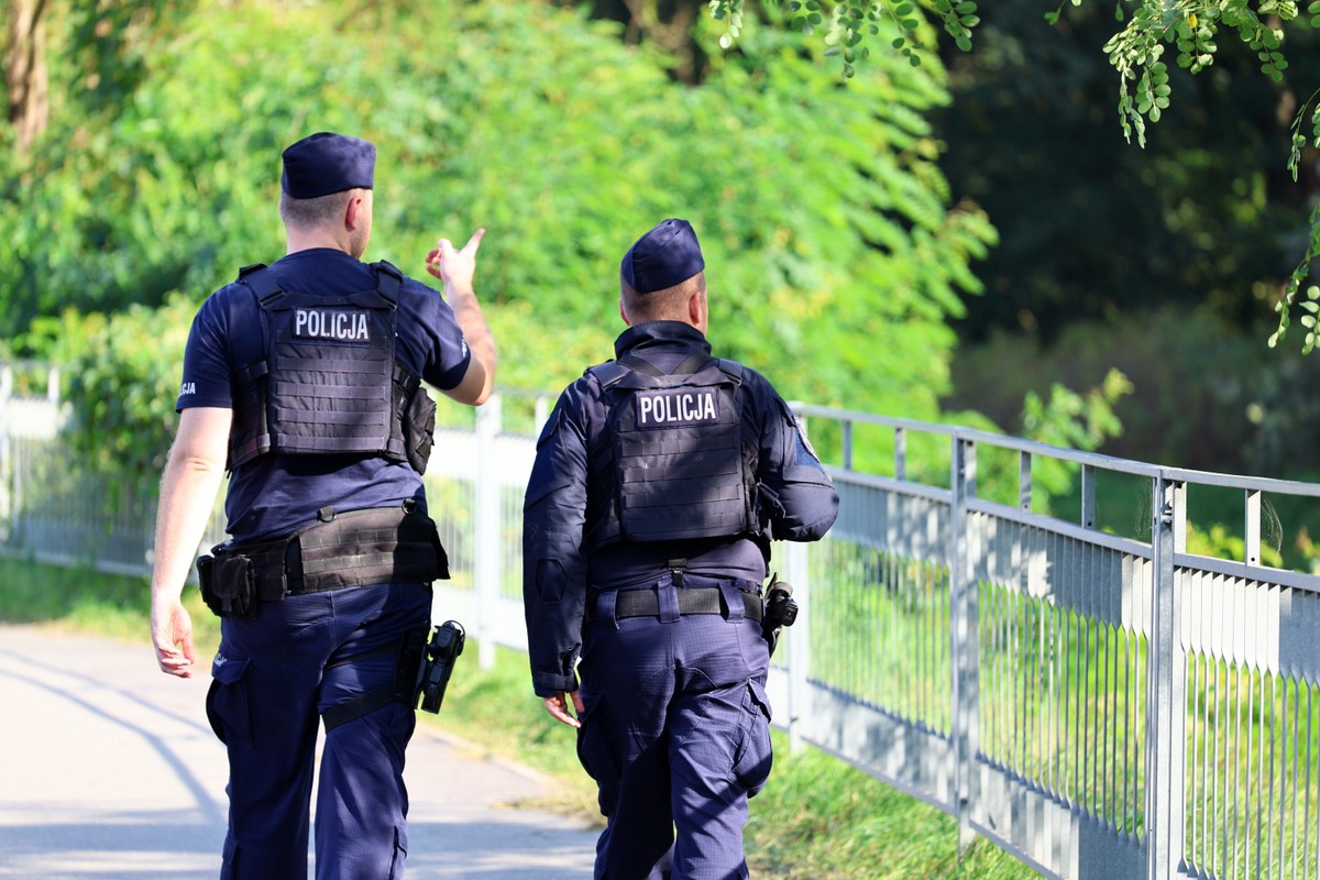Zatrzymany przez policję mężczyzna został miesiąc wcześniej skazany za przestępstwa seksualne na 2 lata więzienia, ale wyrok jeszcze się nie uprawomocnił i sprawca był na wolności