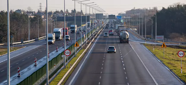 Zakaz jazdy tirów na skrajnym lewym pasie autostradowej obwodnicy Poznania