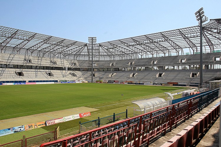 Koszt budowy stadionu w pierwszej fazie, która zakończy się w listopadzie 2013 roku, miał wynieść 192,5 mln zł. Na zdj. Zabrze. Budowa stadionu klubu sportowego ' Górnik Zabrze '.