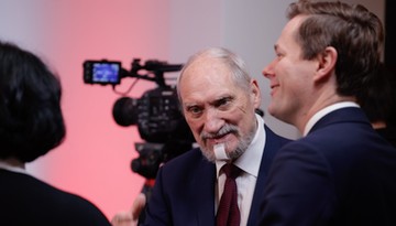 Ujawnienie informacji niejawnych? Jest akt oskarżenia wobec Macierewicza