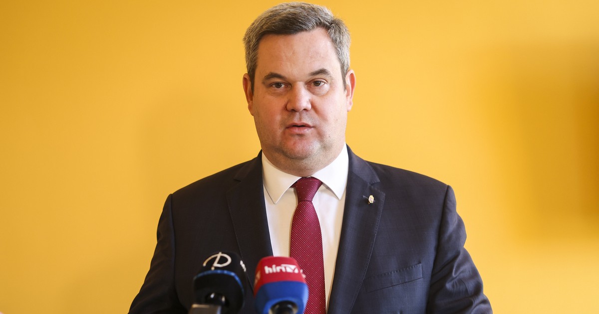 „Legyen nekünk is 5, mint a Főnöknek!” – Megszületett az egészségügyi államtitkár ötödik gyermeke – fotón a csöppség