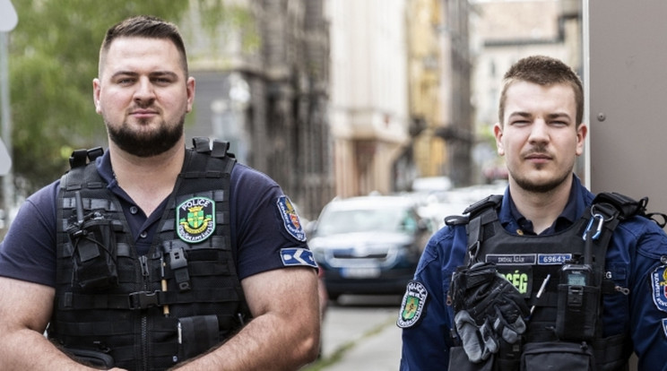 Kiss Tamás és Smohai Ádám őrmesterek buktatták le a trükköző taxist / Fotó: police.hu