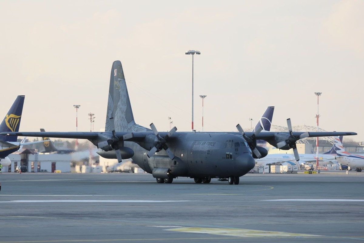 Samolot z ewakuowanymi ze Strefy Gazy obywatelami Polski wylądowały w Warszawie