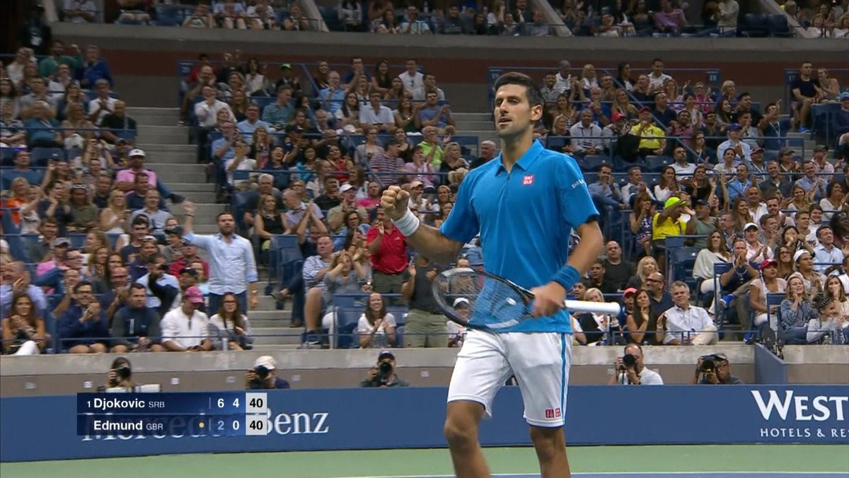 Niby spokojną wygraną odniósł w 4. rundzie US Open Novak Djoković. Lider rankingu ATP pokonał Brytyjczyka Kyle'a Edmunda 6:2, 6:1, 6:4, ale w trzeciej partii korzystał z pomocy lekarza. Po raz kolejny w trakcie turnieju opatrywano jego prawy bark.