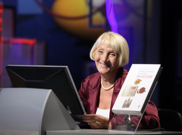 MNOGO VIŠE OD SUPERVIZORKE! Obeležila generacije, a niko nije imao pojma da je u SRODSTVU sa našim glumcem: Njihova fotografija OBORILA INTERNER! (FOTO)