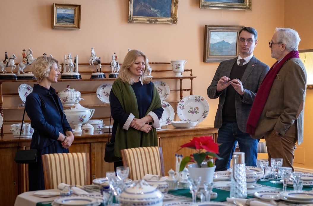 Zuzana Čaputová a Juraj Rizman na návšteve v zámku rodiny Kinských.