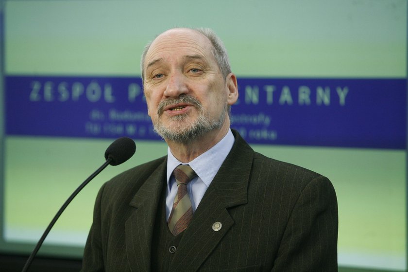 Macierewicz o służbach: wysłałem 700 zawiadomień!