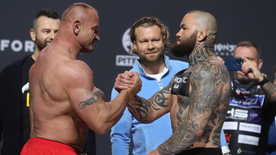 Mariusz Pudzianowski i Michał Materla po ceremonii ważenia