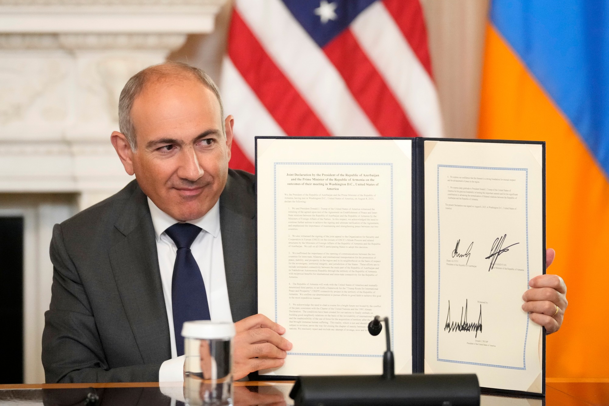 Lídri Arménska a Azerbajdžanu podpísali v USA mierovú dohodu.