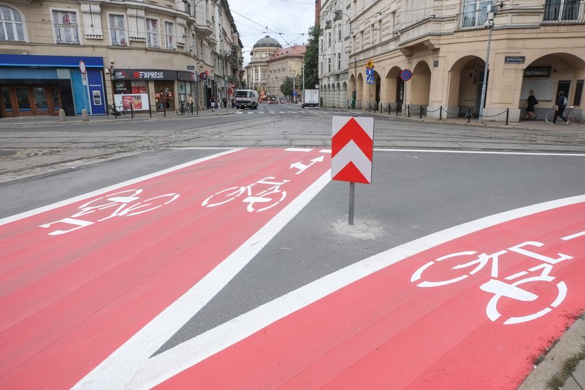 Urzędnicy wyliczają zalety strefy 30, a kierowcy stoją w korku