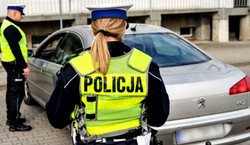 Nowa naklejka na samochód obowiązkowa w 2025. Zmiany zaskoczą kierowców