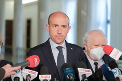 'W klubie PiS jest parę osób przyzwoitych, mogą nie dojechać na głosowanie'