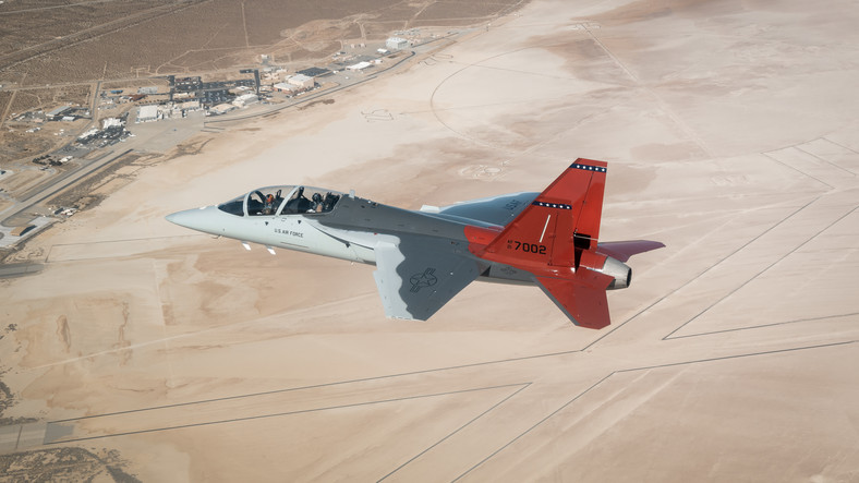 Widoczny tu samolot T-7A Red Hawk to nowa maszyna treningowa US Air Force