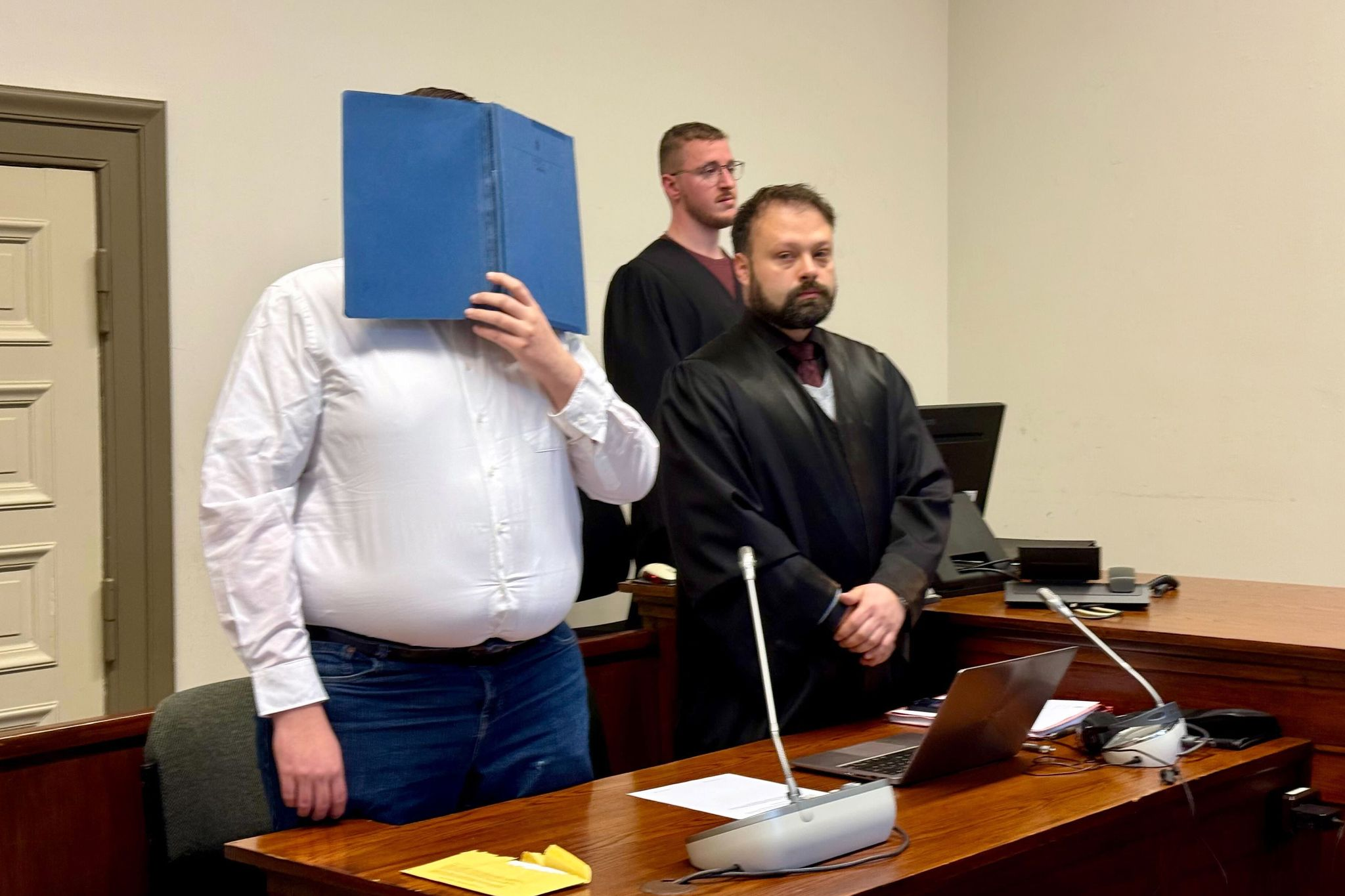 Hamburg: IT-Azubi gesteht versuchten Mord an Kollegin mit Messer