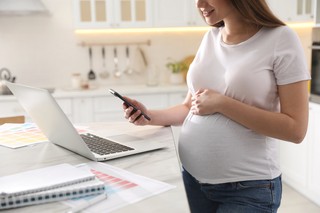 Śmierć właściciela firmy nie wpłynie negatywnie na prawo do zasiłku pracownicy w ciąży