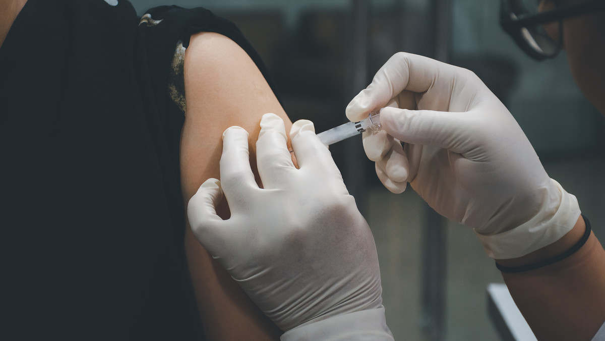 Koronawirus: Niektórzy Brytyjczycy dostaną trzecią dawkę szczepionki