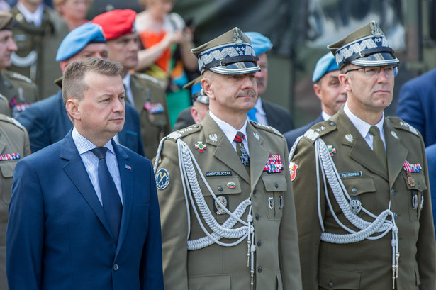 Minister Mariusz Błaszczak, gen. Rajmund Andrzejczak, gen. Tomasz Piotrowski