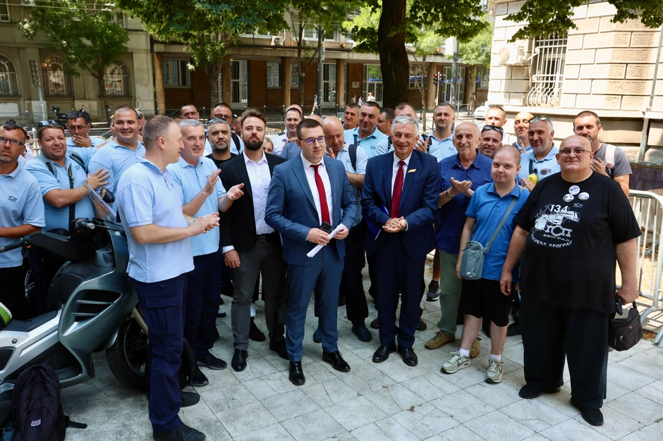Aleksandar Vučić sastao se danas sa predstavnicima zaposlenih u Gradskom saobraćajnom preduzeću "Beograd" (GSP) u zgradi Predsedništva Srbije