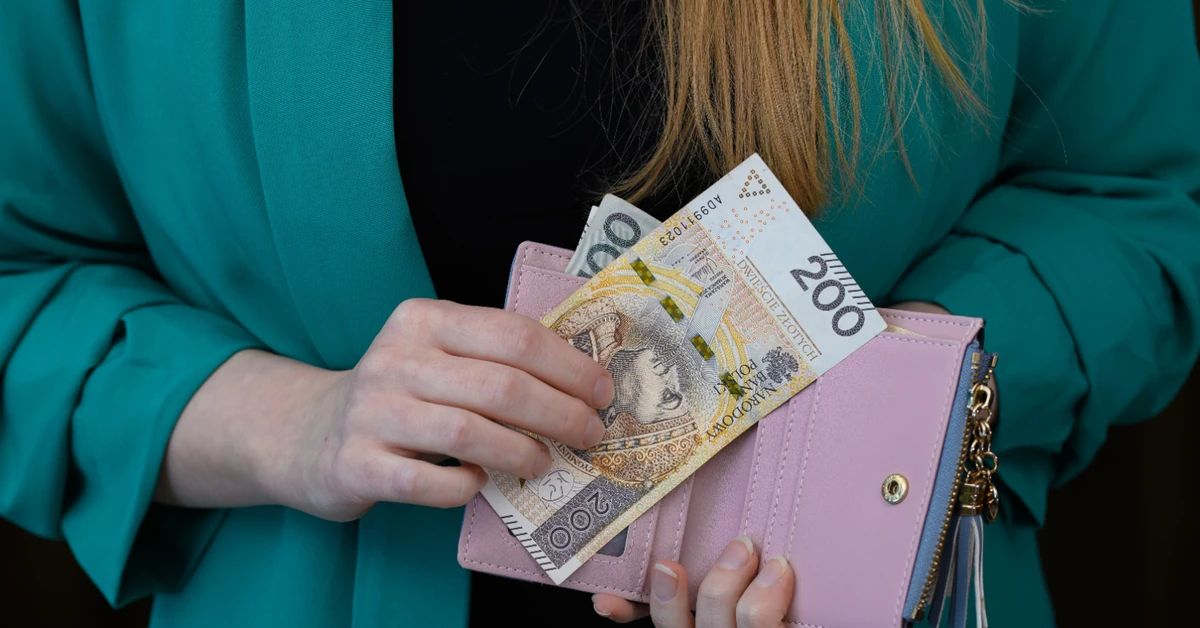 Tyle zarabia się w szkole. Porównano pensję m.in. nauczyciela, woźnej i kucharza