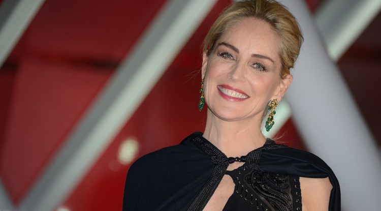 Hihetetlenül jól néz ki - 60 éves lett Sharon Stone