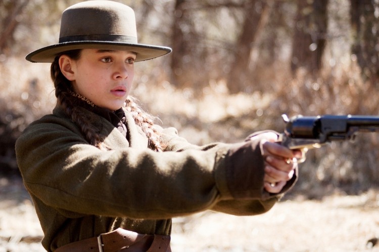 Hailee Steinfeld<br /><br />Rocznik 1996. Podbiła świat nominowaną do Oscara rolą w „Prawdziwym męstwie” (na zdj.) braci Coen – i na trzy lata zniknęła. Wkrótce jej nazwisko zapamiętają nie tylko fani westernu. Zagra Julię w ekranizacji szekspirowskiej tragedii, a niedługo zobaczymy ją w wystawnej ekranizacji „Gry Endera” u boku m.in. Abigail Breslin.