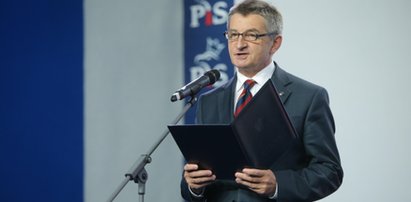 Kuchciński w końcu odkleił się od willi