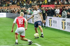 Lukas Podolski mógł zakończyć karierę 23-letniego piłkarza. Mistrz świat przeprosił