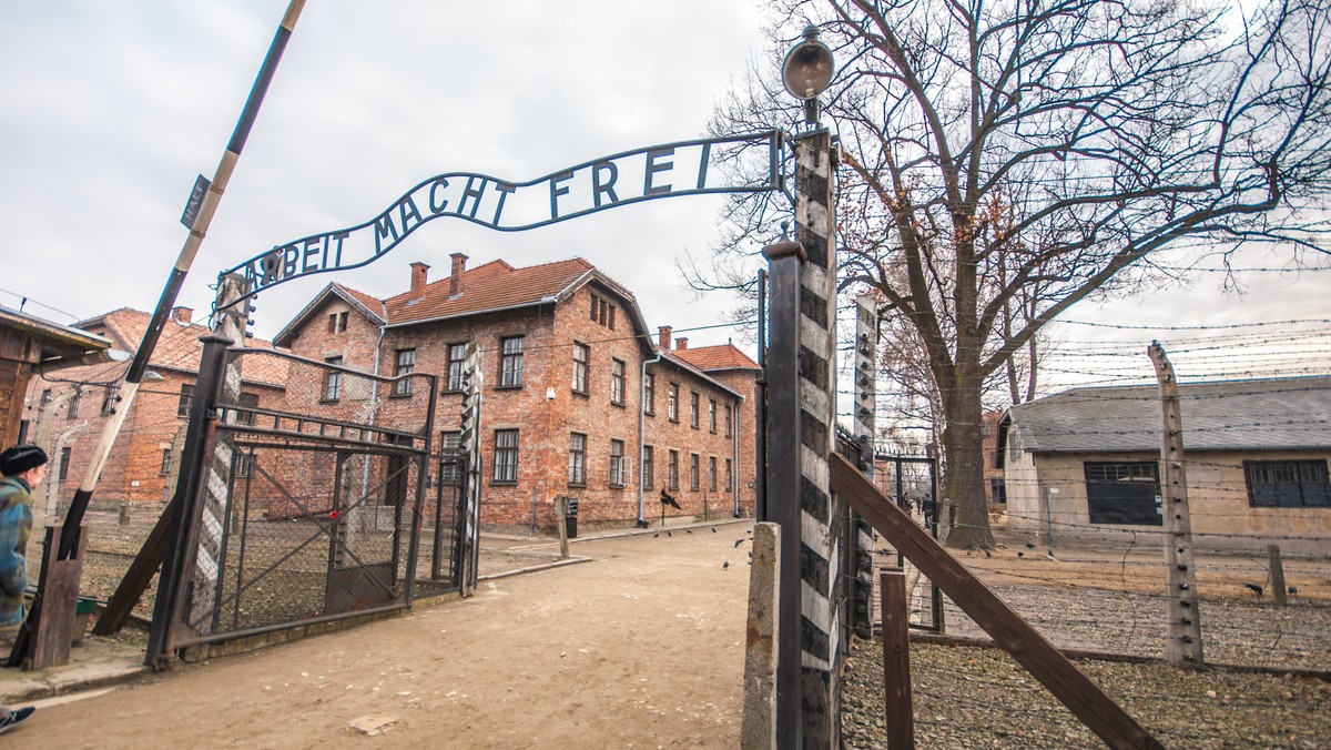 Uroczystości upamiętniające 75. rocznicę pierwszego transportu polskich więźniów politycznych do niemieckiego obozu koncentracyjnego Auschwitz rozpoczną się w Tarnowie. 14 czerwca 1940 r. z tamtejszego dworca wyjechał pociąg wiozący 728 mężczyzn.