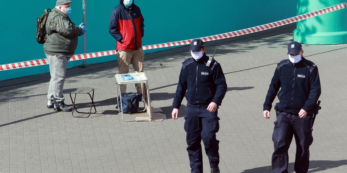 Od początku pandemii w Polsce policja jest jedną z kluczowych służb na froncie walki z chorobą