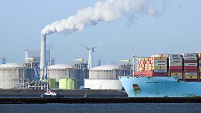 LNG import terminal in Rotterdam.Federico Gambarini/Picture Alliance/Getty Images