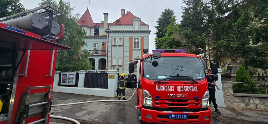 Gašenje požara u ambasadi Pakistana u Beogradu