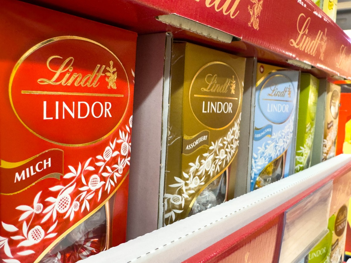 Villach,,Austria,-,December,10,,2025:,Lindt,Lindor,Chocolate,Boxes