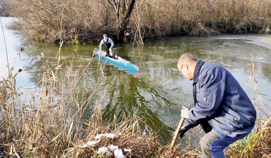Cvileo je i dozivao pomoć, dok je njegova sestra satima sedela pored obale i čekala ga. I ona je plakala, nemoćna da mu pomogne, i stalno gledala u njegovom pravcu