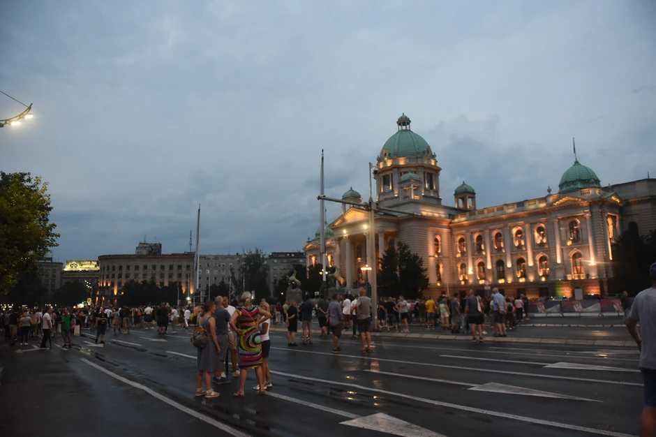 Okupljanje ispred Skupštine Srbije