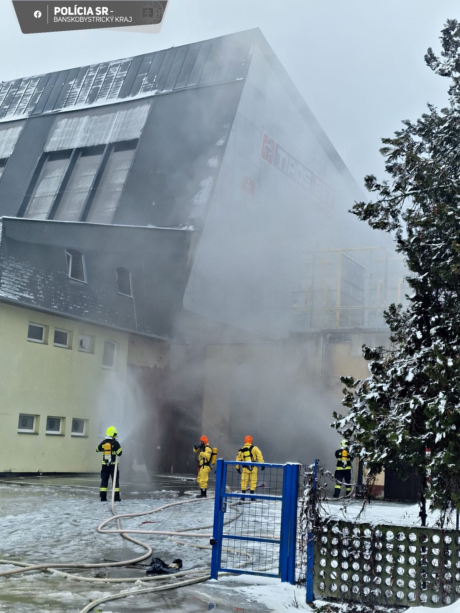 Zo zimného štadióna vo Zvolene unikal čpavok.