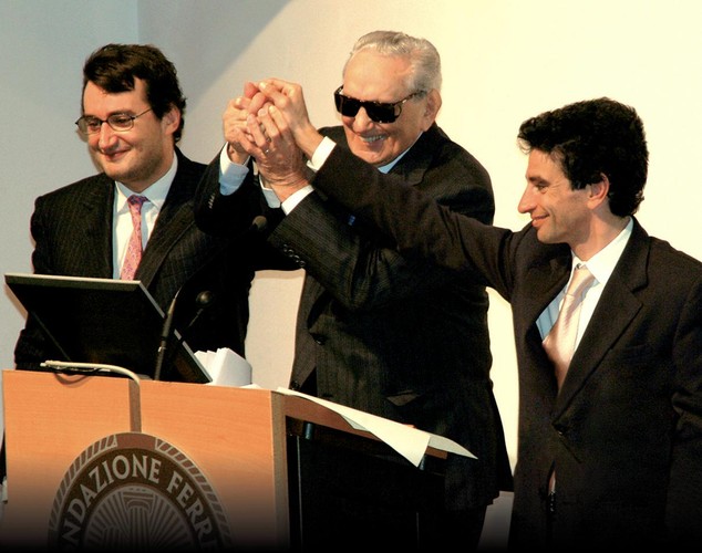 6. Michele Ferrero – razem z rodziną dysponuje majątkiem wartości 19 miliardów dolarów. W wieku 85 lat jest najbogatszym obywatelem Włoch. Swój majątek zbił na słodyczach. Należą do niego takie marki jak Nutella, Tic Tac i Kinder.