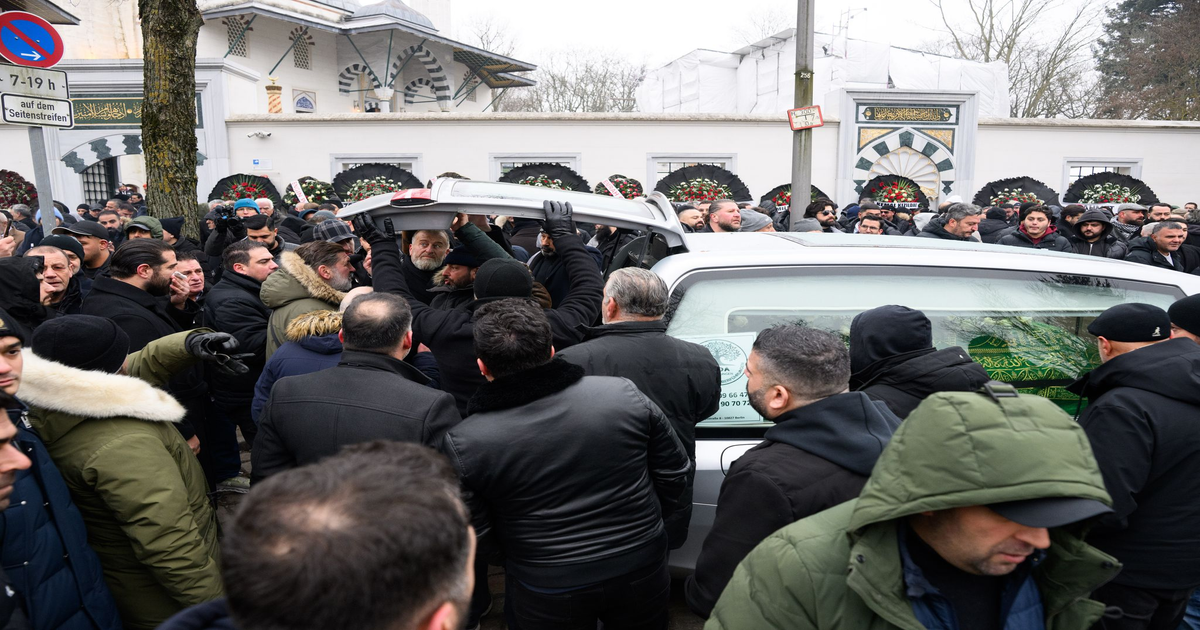 Mehrere-hundert-Polizisten-berwachen-Beerdigung-von-Clan-Gr-e-in-Berlin